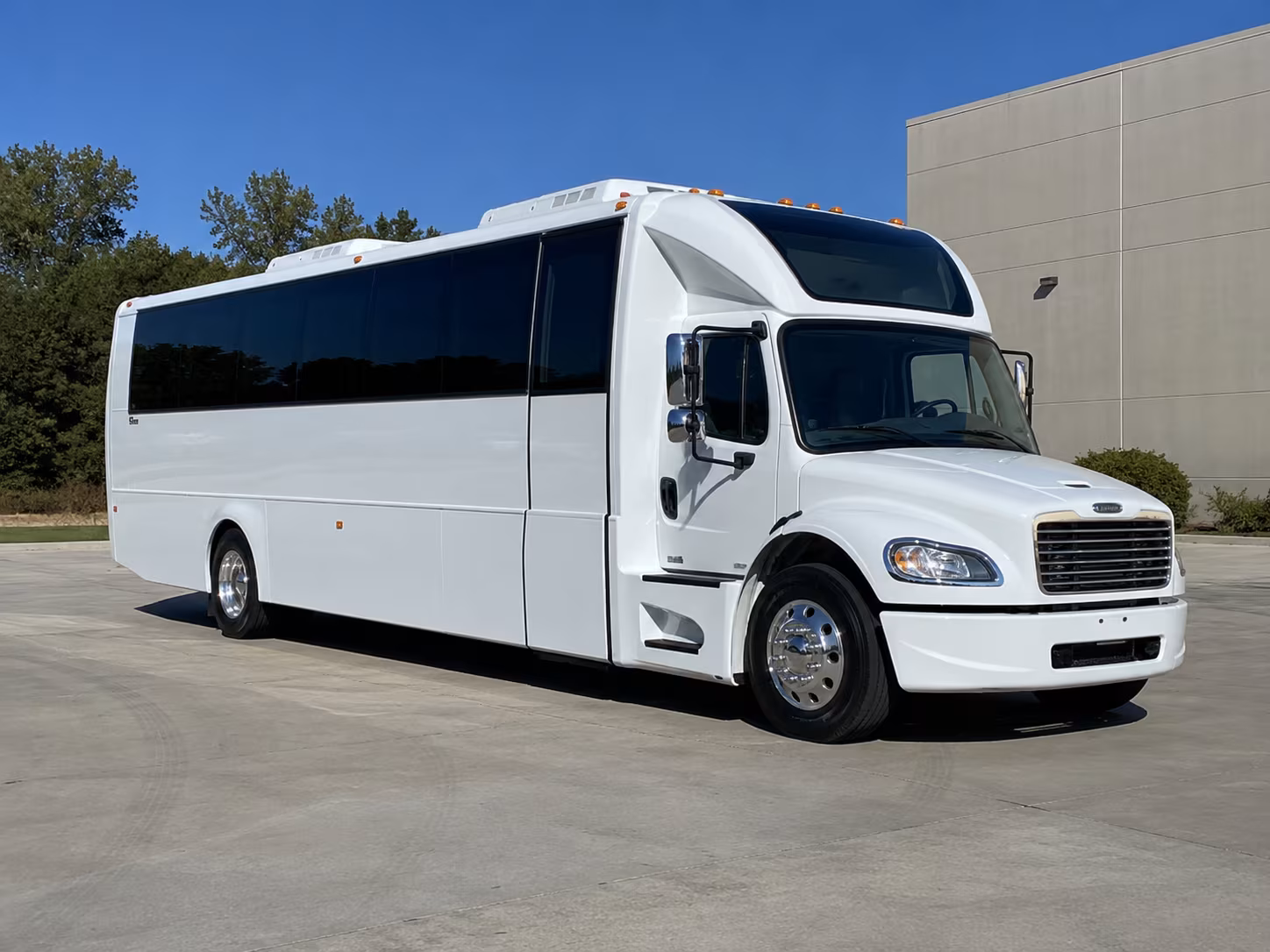 beaumont 28 passenger party bus